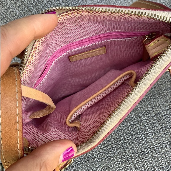 Dooney and Bourke crossbody 🧡🤍🧡 - Picture 8 of 12